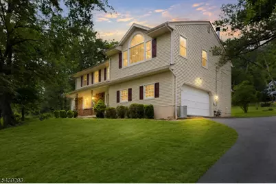 15 Linda Ln, Green Brook Township, NJ 08812 - Photo 1