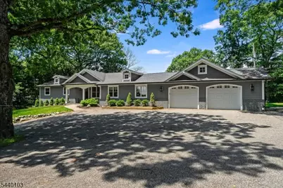 8 Sheeprock Rd, Kinnelon, NJ 07405 - Photo 3