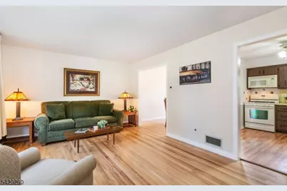 59 Hooyman Dr, Clifton, NJ 07013 - Photo 5