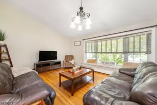 19 Falcon Pl, Wayne, NJ 07470 - Photo 7