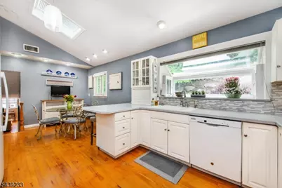 19 Falcon Pl, Wayne, NJ 07470 - Photo 11