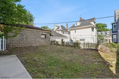 908 S 16th St, Newark, NJ 07108 - Photo 23