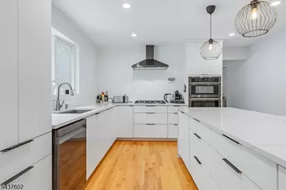 2 Schoolview Dr, Morris Plains, NJ 07950 - Photo 15