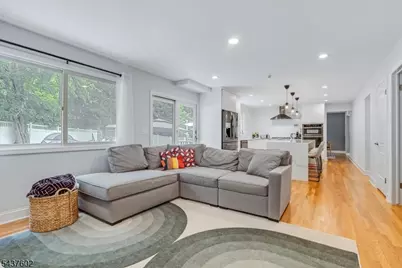 2 Schoolview Dr, Morris Plains, NJ 07950 - Photo 11