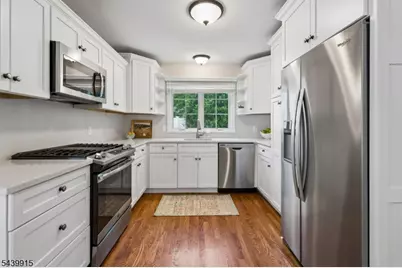 7 Holly Ct, Bloomfield, NJ 07003 - Photo 11