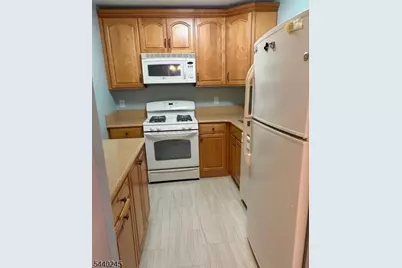 601 Sunshine Ct, Sayreville, NJ 08859 - Photo 3