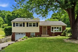 708 Franklin St, Belvidere, NJ 07823 - Photo 1