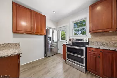 659 Raritan Rd, Cranford Township, NJ 07016 - Photo 9