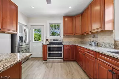 659 Raritan Rd, Cranford Township, NJ 07016 - Photo 11