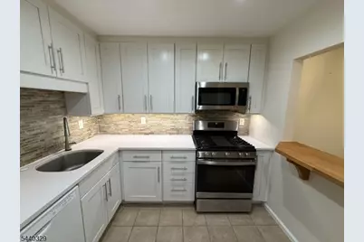 95 Sapphire Ln, Franklin Township, NJ 08823 - Photo 7