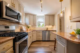 327 Chestnut St, Nutley, NJ 07110 - Photo 7