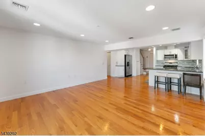 307 E Elizabeth Ave #5, Linden, NJ 07036 - Photo 5