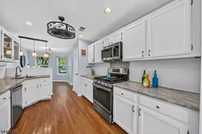 303 Cobblestone Ct, South Brunswick Township, NJ 08852 - Photo 9