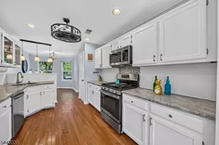 303 Cobblestone Ct, South Brunswick Township, NJ 08852 - Photo 9