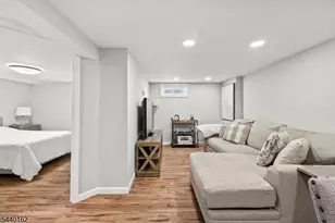 10 Dale Dr, Fairfield, NJ 07004 - Photo 17