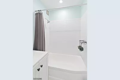 25 Grand Ave #1E, Hackensack, NJ 07601 - Photo 13