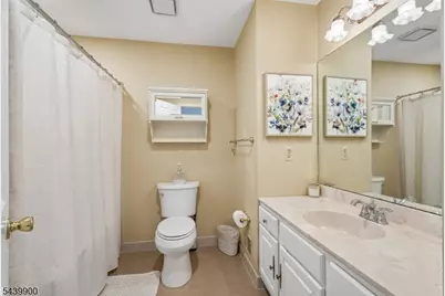4 Holyoke Rd, Wayne, NJ 07470 - Photo 35