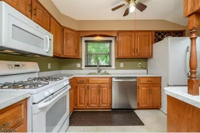 2239 Newark Ave, Scotch Plains Township, NJ 07076 - Photo 9