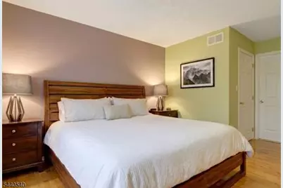31 Edinburgh Ct, Edison, NJ 08820 - Photo 17