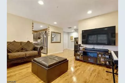 31 Edinburgh Ct, Edison, NJ 08820 - Photo 5