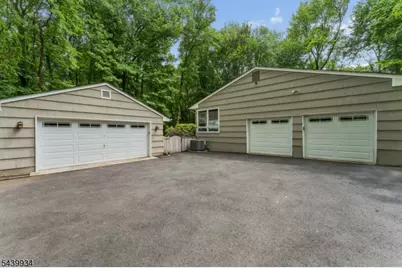 1272 Sleepy Hollow Ln, Scotch Plains Township, NJ 07076 - Photo 25