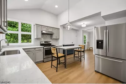 10 Mountain Pl, Montclair, NJ 07043 - Photo 7