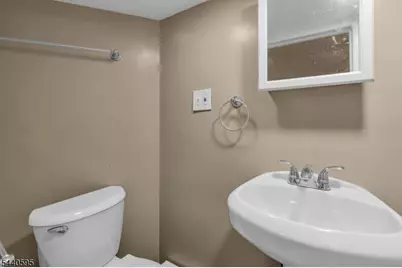 705 S 15th St, Newark, NJ 07103 - Photo 31