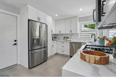 28 Canterbury Lane, Millburn, NJ 07078 - Photo 15