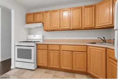 288 College Dr, Edison Twp., NJ 08817 - Photo 11