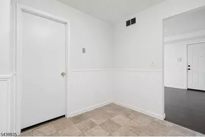 288 College Dr, Edison Twp., NJ 08817 - Photo 9