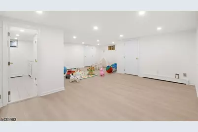 225 Walnut St, Livingston, NJ 07039 - Photo 25