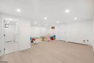 225 Walnut St, Livingston, NJ 07039 - Photo 25