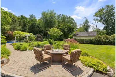 225 Walnut St, Livingston, NJ 07039 - Photo 33
