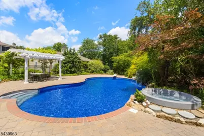 225 Walnut St, Livingston, NJ 07039 - Photo 41