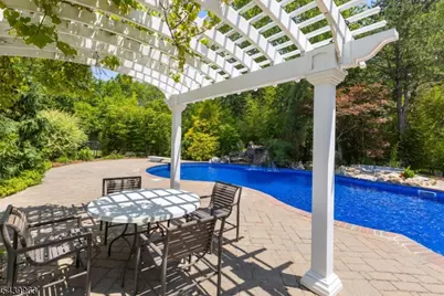 225 Walnut St, Livingston, NJ 07039 - Photo 37