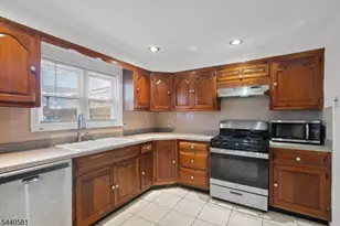 637 36th St, Union City, NJ 07087 - Photo 9