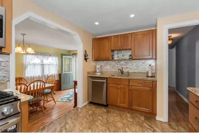 126 18th Ave, Elmwood Park, NJ 07407 - Photo 9