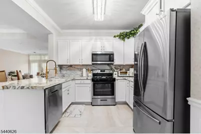 9203 Ravenscroft Rd, Clifton, NJ 07013 - Photo 5