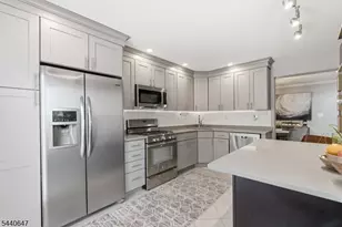 28 Dutch Ct, Holmdel, NJ 07733 - Photo 9