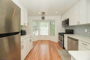 120 Acadia Ct, West Windsor Township, NJ 08540 - Photo 5