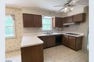 13 Greenwich Rd, Edison, NJ 08820 - Photo 5