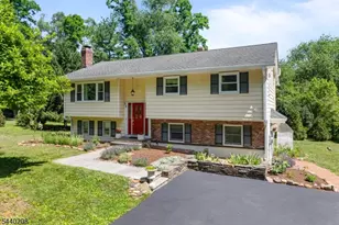29 Oxford Cir, Montgomery Township, NJ 08558 - Photo 1