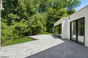 55 Green Hill Rd, Springfield, NJ 07081 - Photo 5
