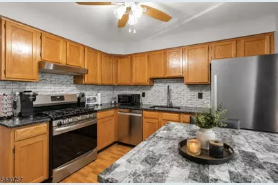 401 Wedgewood Cir, Raritan Township, NJ 08822 - Photo 5