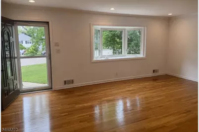 62 W McClellan Ave, Livingston Twp., NJ 07039 - Photo 3