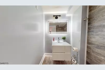 124 Green St, Franklin Township, NJ 08873 - Photo 11