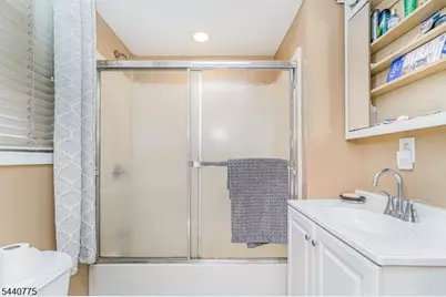 344 Joralemon St, Belleville, NJ 07109 - Photo 9