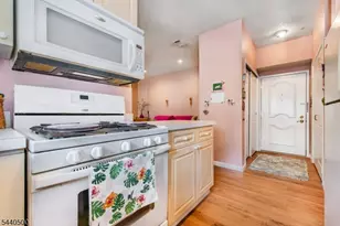 308 Brittany Dr, Wayne, NJ 07470 - Photo 15