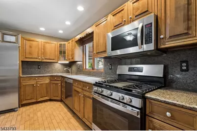 6 Davenport Ave, Roseland, NJ 07068 - Photo 15