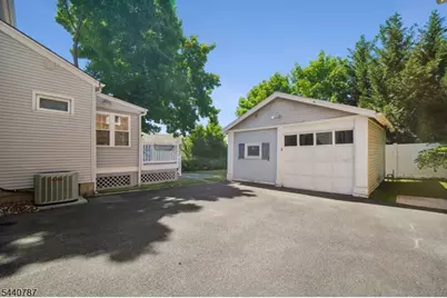 24 Meeker Pl, Millburn, NJ 07041 - Photo 25